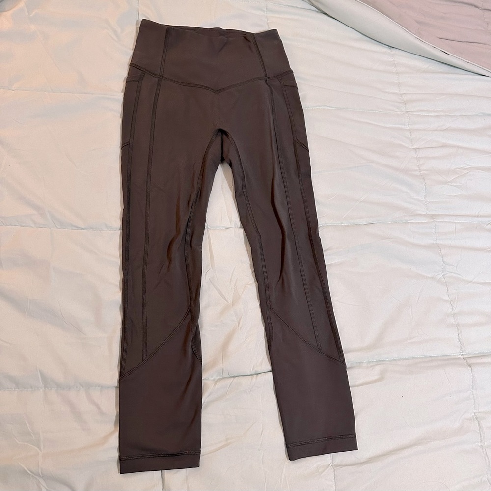 EUC Women’s Lululemon All the Right Places Leggings Size 4